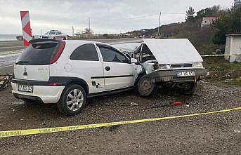 Türkeli'de iki otomobilin çarpıştığı kazada 1 kişi yaralandı