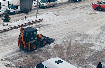 Yeşilyurt'ta  karla mücadele çalışmaları sürüyor