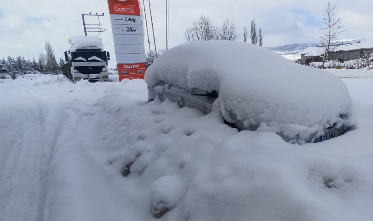 Yeşilyurt'ta soğuk hava etkili oldu