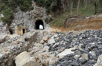 Zonguldak ve Sakarya'da kuvvetli rüzgar hayatı olumsuz etkiledi