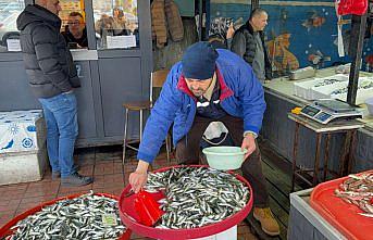 Zonguldak'ta olumsuz hava koşulları balık fiyatlarını artırdı