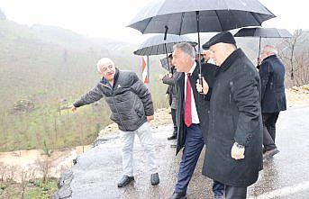 AK Parti Ordu Milletvekili Kaynak, heyelan nedeniyle ulaşıma kapanan yolda incelemede bulundu