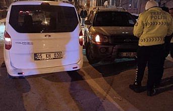 Amasya'da iki otomobilin çarpıştığı kazada 2 kişi yaralandı