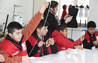 Amasya'da öğrenciler kendi oyuncaklarını yaptı