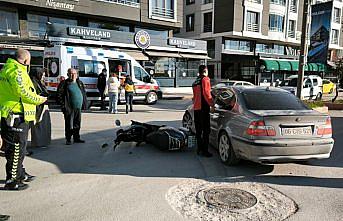 Amasya'da otomobille çarpışan motosikletteki 2 kişi yaralandı