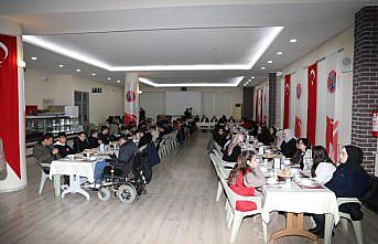 Bafra'da KYK'da kalan öğrencilere iftar verildi