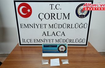 Çorum'da uyuşturucu bulunan araçtaki 2 kişi gözaltına alındı