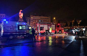 Çorum'da duvara çarpan otomobildeki 2 kişi yaralandı