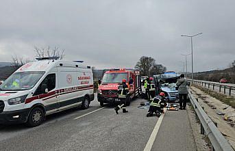 Çorum'da minibüs ile tırın çarpıştığı kazada 3 kişi yaralandı