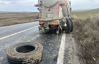 Çorum'da tır ile çarpışan cipteki 4 kişi yaralandı