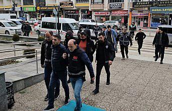 Dolandırıcılara GSM hattı temin ettikleri iddiasıyla yakalanan 7 zanlı adliyede