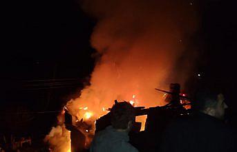 Durağan'da çıkan yangında bir evde hasar oluştu