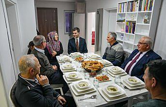 Erbaa Belediye Başkanı Karagöl'den yangın sonrası evi yenilenen aileye ziyaret