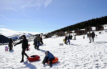 Giresun'da doğa tutkunları Kümbet Yaylası'ndaki kar festivalinde bir araya geldi
