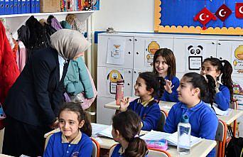 Gümüşhacıköy Kaymakamı Güneş, Şehit Ümit Çoban İlkokulu'nu ziyaret etti