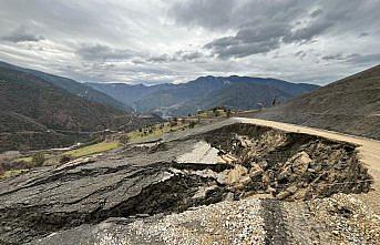 Karabük'te heyelan nedeniyle bir köy yolu ulaşıma kapandı