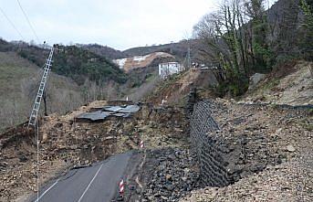 Ordu'da heyelan nedeniyle Ünye-Akkuş yolu ulaşıma kapandı