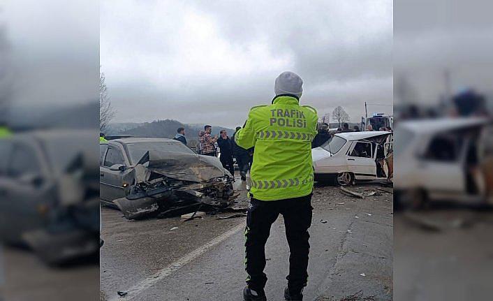 Ordu'da otomobillerin çarpışması sonucu 2 kişi yaralandı
