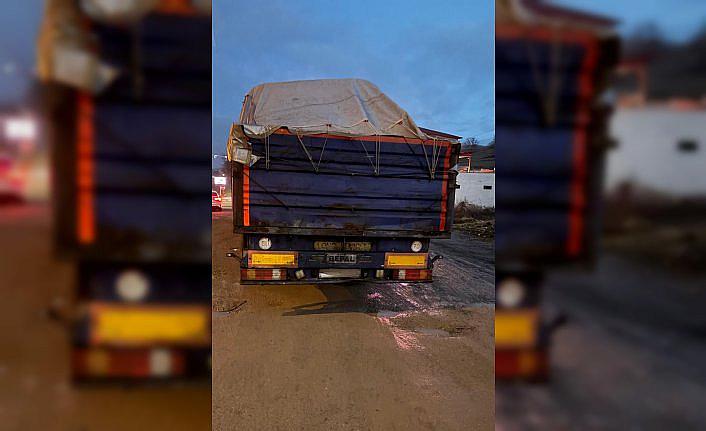 Samsun'da plakasını kapatarak kantara girmeyen tır sürücüsüne 26 bin lira ceza kesildi