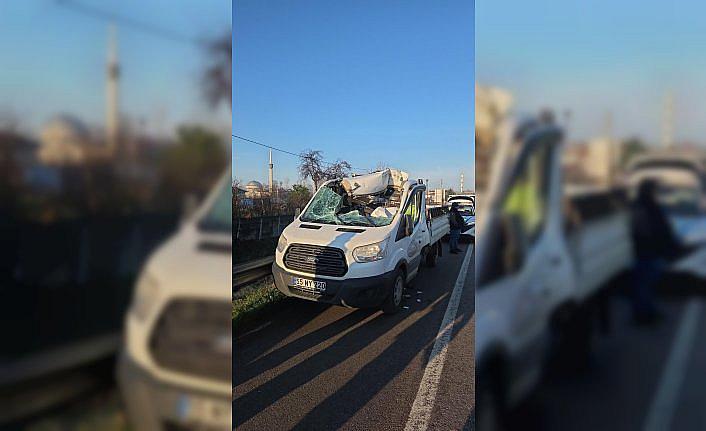 Samsun'da tıra çarpan kamyonetin sürücüsü öldü
