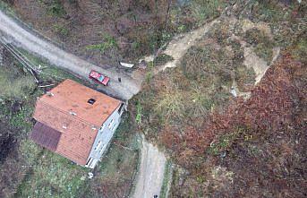 Sinop'ta heyelan nedeniyle köy yolu ulaşıma kapandı