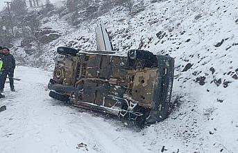 Tokat'ta devrilen otomobildeki 4 kişi yaralandı