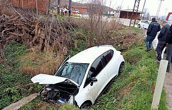 Tokat'ta menfeze düşen otomobildeki anne ve kızı yaralandı