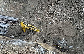 Trabzon'da göçük altında kalan iş makinesi operatörü kurtarıldı