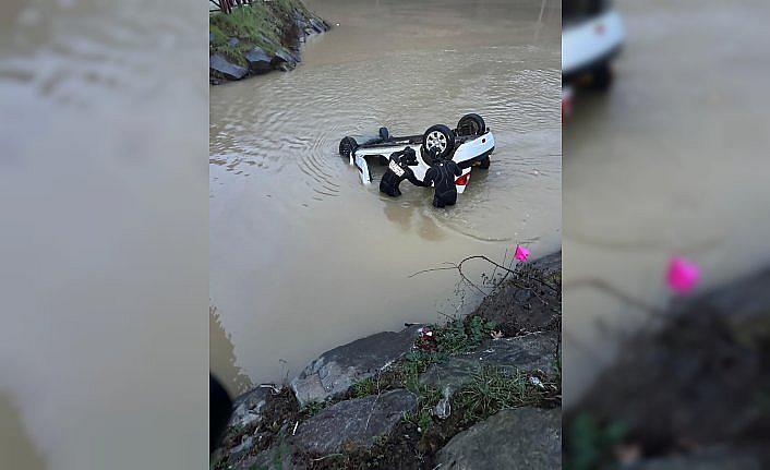 Trabzon'da göle devrilen otomobilin sürücüsü yaralandı