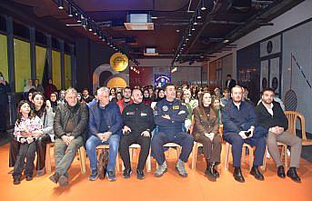 Türkiye'nin ilk deneysel test pilotu Özpala, Trabzon'da öğrencilerle bir araya geldi