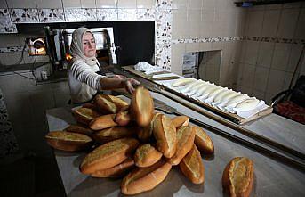 Yaylanın dumanı tüten tek fırınında ekmekler kadın ustadan