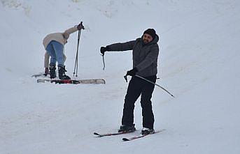 Zigana Kayak Merkezi'nde yarıyıl tatilinin son gününde ziyaretçi yoğunluğu