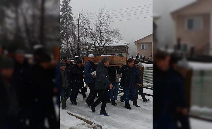 Zonguldak'ta hafif ticari aracın çarpması sonucu ölen kadının cenazesi Düzce'de toprağa verildi