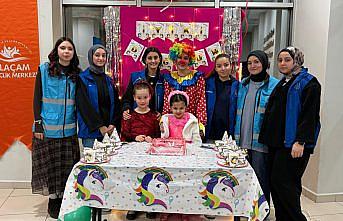 Alaçam'da şehit kızına anlamlı doğum günü kutlaması