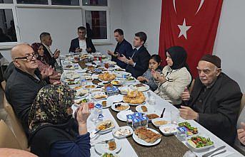 Amasya Valisi Bakan huzurevi sakinleriyle iftarda buluştu