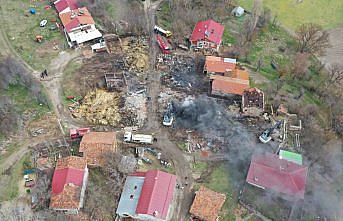 Bolu'da 4 ev ve 8 samanlık yangında zarar gördü