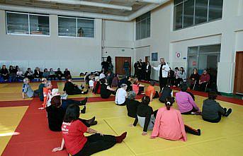 Bolu'da 65 yaş üstü bireylerin denge ve koordinasyonu tai chi ile destekleniyor