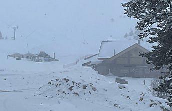Bolu'nun yüksek kesimlerine kar yağdı