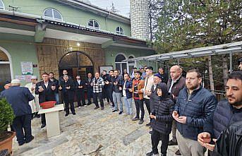Çorum'da cami bahçesinde toplu bayramlaşma geleneği yaşatıldı