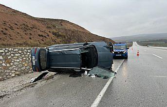 Çorum'da devrilen otomobildeki 5 kişi yaralandı