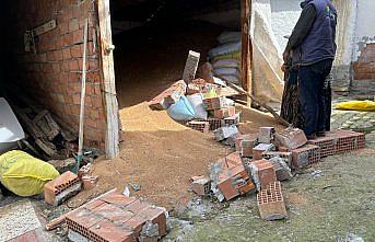 Çorum'da yıkılan duvarın altında kalan 2 kişi yaralandı