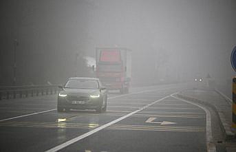 D-100 kara yolunun Bolu Dağı geçişinde sis etkili oldu