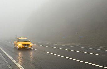 D-100 kara yolunun Bolu Dağı geçişinde sis ve sağanak etkili oldu