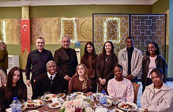 Farklı ülkelerden OMÜ'ye gelen öğrenciler iftar sofrasında buluştu