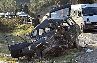 Karabük'te otomobille kamyonun çarpıştığı kazada 2 kişi öldü, 4 kişi yaralandı