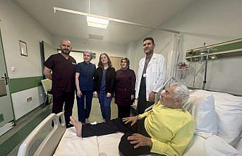 Güvercin göğsü ve skolyozu bulunan hastanın aort damarı kalbi 3 saat durdurularak değiştirildi