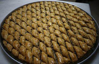 Karabük'te bayram sofraları için baklava ve su böreği hazırlanıyor