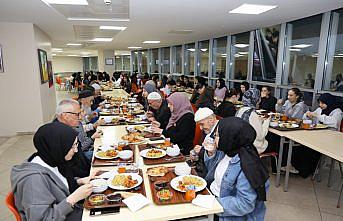 Karabük'te öğrenciler ve huzurevi sakinleri iftarda buluştu