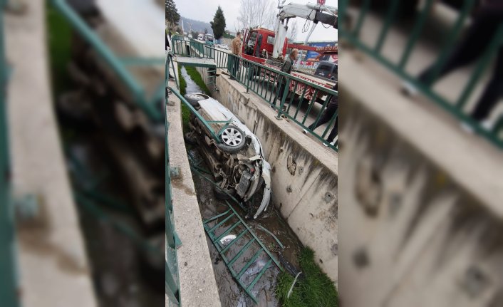 Karabük'te otomobillere çarpan alkollü ve ehliyetsiz sürücüyle araç sahibine 265 bin lira ceza