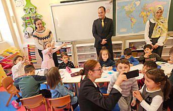 Kastamonu'da anaokulu öğrencilerinin esnafla bayramlaşmasının videosu ilgi gördü